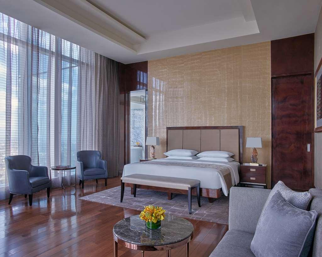 Grand Hyatt Manila Hotel 5*