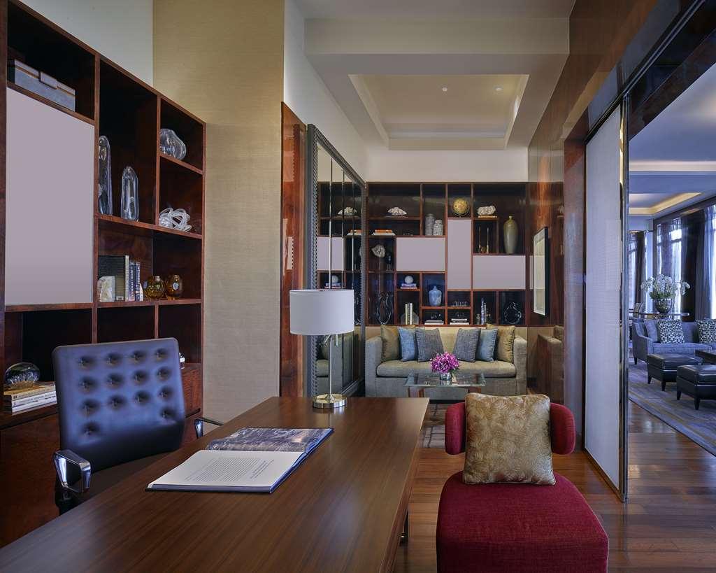 Hotel Grand Hyatt Manila 5*